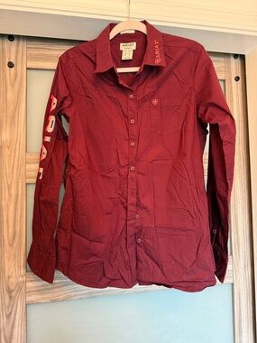 Ariat Women's Long-Sleeve Button-Up Shirt in Burgundy Red
